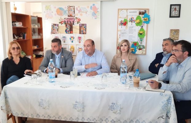 ΣΥΝΑΝΤΗΣΗ ΔΗΜΑΡΧΟΥ ΚΑΙ ΜΕΛΩΝ ΔΗΜΟΤΙΚΟΥ  ΣΥΜΒΟΥΛΙΟΥ ΛΑΡΝΑΚΑΣ ΜΕ ΚΑΤΟΙΚΟΥΣ ΤΗΣ ΕΝΟΡΙΑΣ ΑΓΙΟΥ ΝΙΚΟΛΑΟΥ
