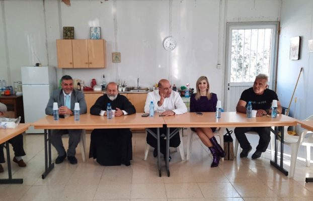 ΣΥΝΑΝΤΗΣΗ ΔΗΜΑΡΧΟΥ ΚΑΙ ΜΕΛΩΝ ΔΗΜΟΤΙΚΟΥ  ΣΥΜΒΟΥΛΙΟΥ ΛΑΡΝΑΚΑΣ ΜΕ ΚΑΤΟΙΚΟΥΣ ΤΟΥ ΚΥΒΕΡΝΗΤΙΚΟΥ ΟΙΚΙΣΜΟΥ ΚΟΚΚΙΝΩΝ