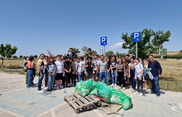 ΕΝΗΜΕΡΩΣΗ ΜΑΘΗΤΩΝ ΣΤΙΣ ΑΛΥΚΕΣ ΛΑΡΝΑΚΑΣ ΚΑΙ  ΚΑΘΑΡΙΣΜΟΣ ΠΕΡΙΟΧΗΣ ΜΑΚΕΝΖΙ   