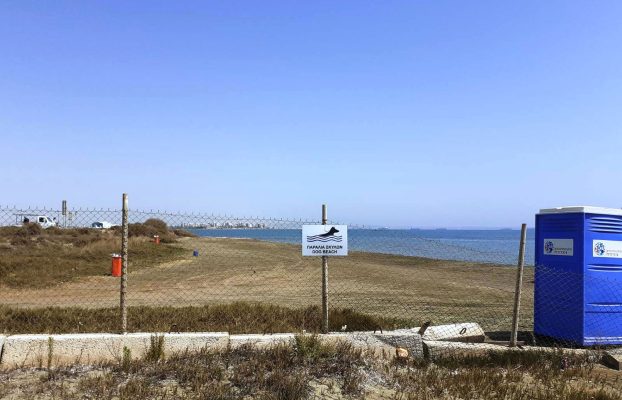 ΠΑΡΑΛΙΑ ΓΙΑ ΛΟΥΣΙΜΟ ΣΚΥΛΩΝ ΣΤΗΝ ΠΕΡΙΟΧΗ ΤΟΥ SPYROS BEACH