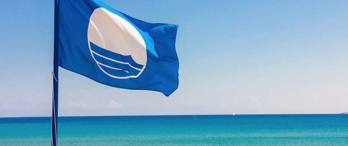 Τέσσερις Γαλάζιες Σημαίες για τις παραλίες του Δήμου Λάρνακας το 2026