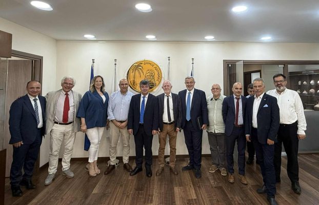 Εθιμοτυπική συνάντηση του Δημάρχου Λάρνακας με τον Πρύτανη του Πανεπιστημίου Θεσσαλίας