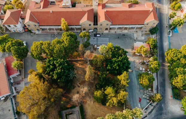 Υπογράφηκε το Κατασκευαστικό Συμβόλαιο για τη Στέγαση των Υπηρεσιών του Δήμου Λάρνακας στο Παλαιό Νοσοκομείο Λάρνακας