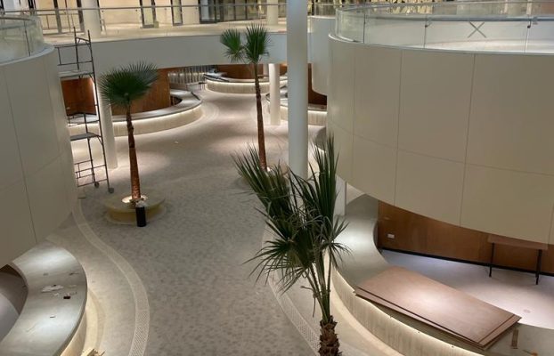 ΕΠΙΣΗΜΗ ΠΑΡΑΔΟΣΗ ΤΗΣ ΔΗΜΟΤΙΚΗΣ ΑΓΟΡΑΣ ΚΑΙ ΔΗΜΟΤΙΚΟΥ ΧΩΡΟΥ ΣΤΑΘΜΕΥΣΗΣ ΣΤΗ ΛΑΡΝΑΚΑ